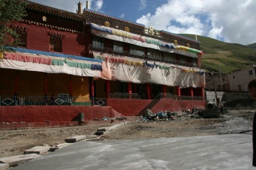  main temple of the monastery south of Yushu